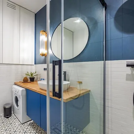 Lazurowe Wybrzeże Z Widokiem Na Morze - Perłowa Przystań - *