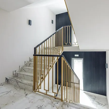 Lazurowe Wybrzeże Z Widokiem Na Morze - Perłowa Przystań -