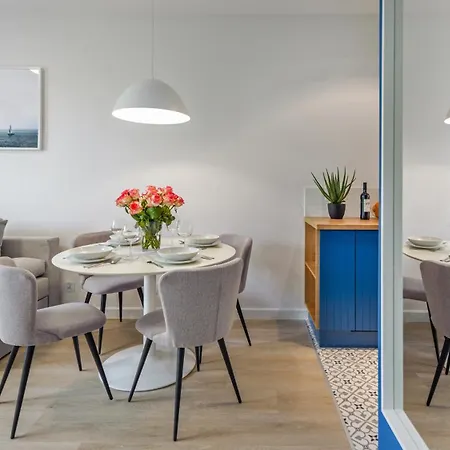 Lazurowe Wybrzeże Z Widokiem Na Morze - Perłowa Przystań - *