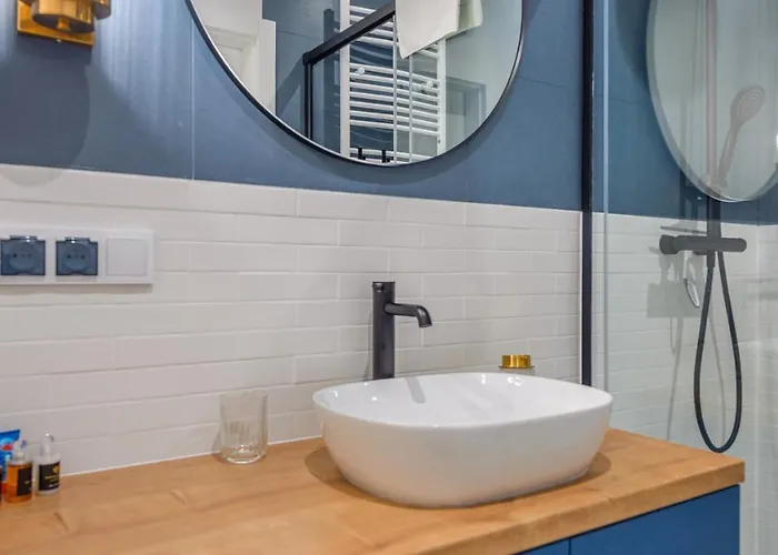 Lazurowe Wybrzeze Z Widokiem Na Morze - Perlowa Przystan - *