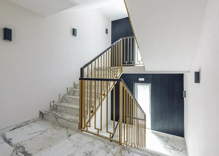 Lazurowe Wybrzeze Z Widokiem Na Morze - Perlowa Przystan -